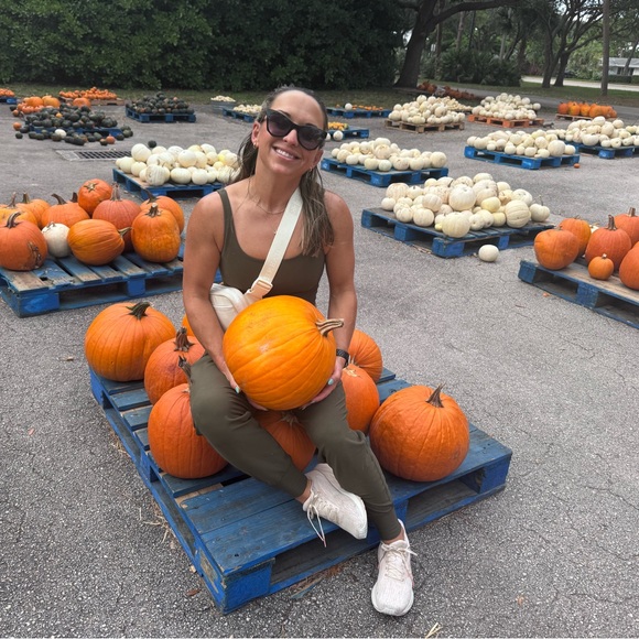 Meet your Posher, Caroline - Picture 1 of 2